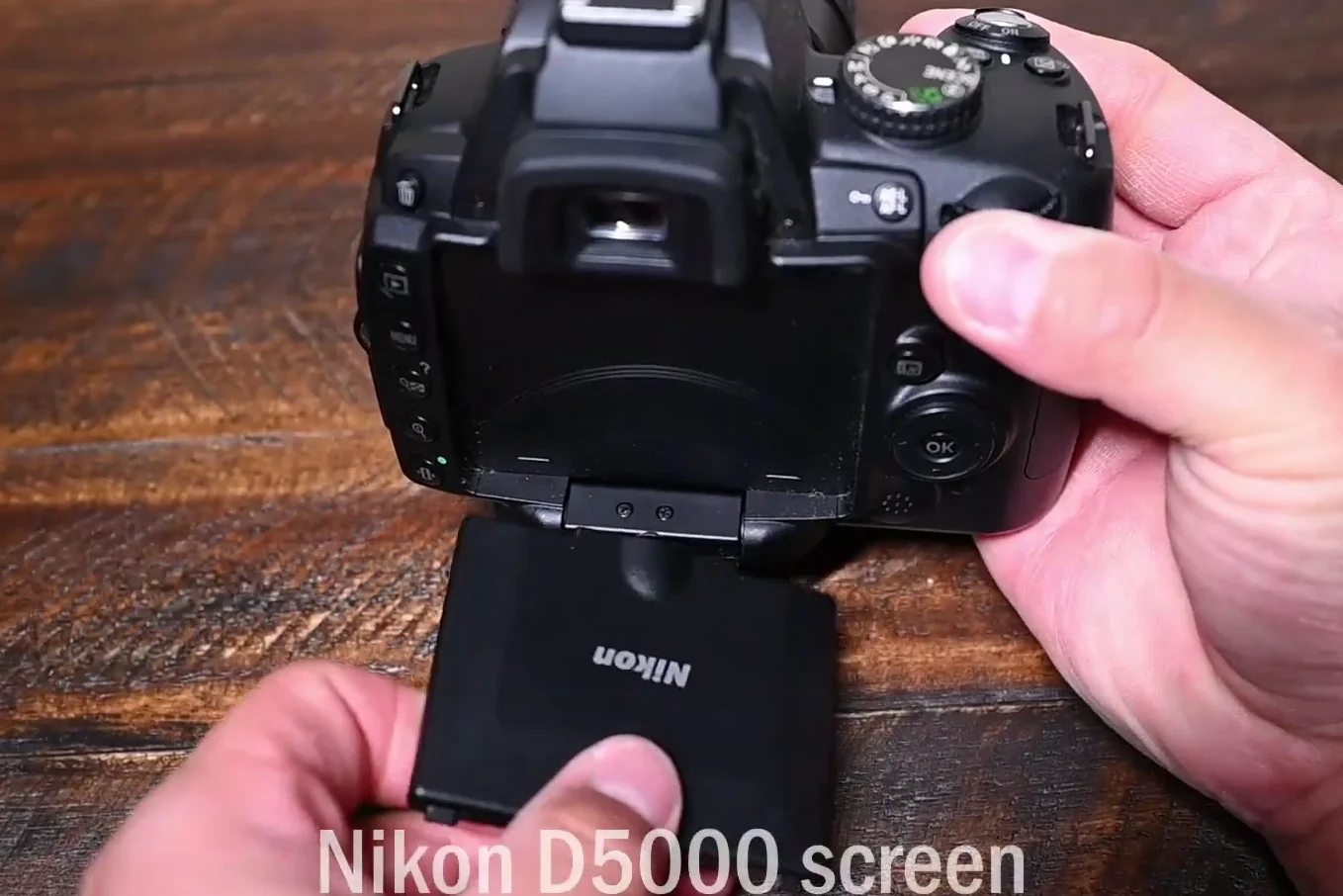 Demonstration of the Nikon D5000 articulating screen flipping downwards
