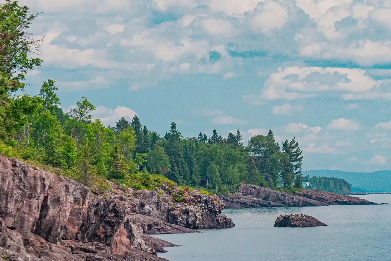 Landscape photo taken with Nikon D5000 showing sharp rocks and blue sky